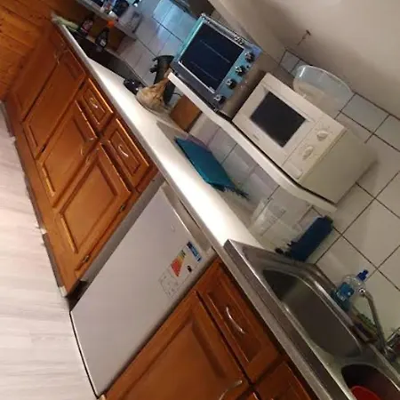 Appartement D'Une Chambre A Saint Pee Sur Nivelle Avec Magnifique Vue Sur La Montagne Jardin Clos Et Wifi *