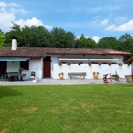 Appartement D'Une Chambre A Saint Pee Sur Nivelle Avec Magnifique Vue Sur La Montagne Jardin Clos Et Wifi